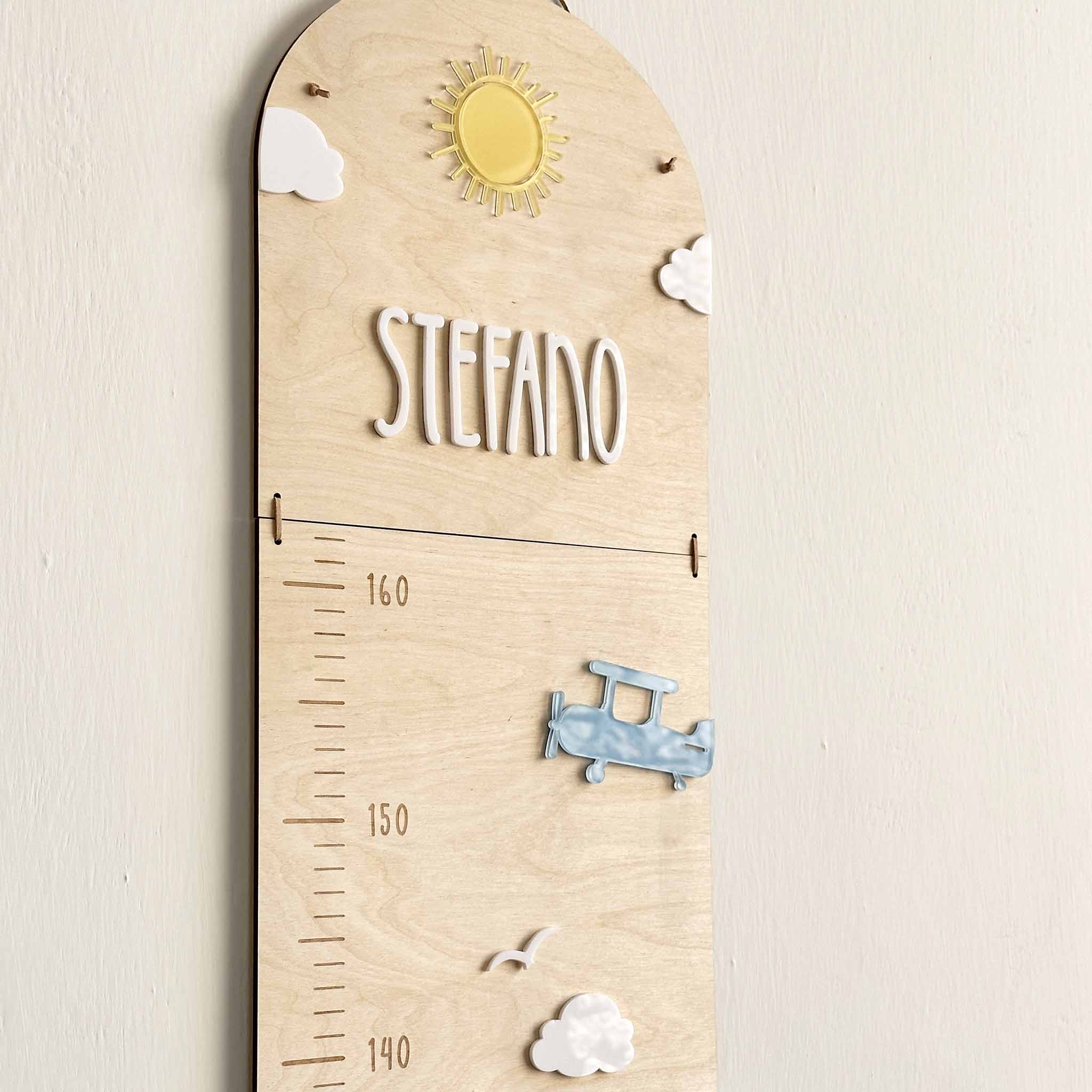 Misuratore altezza in legno per camerette