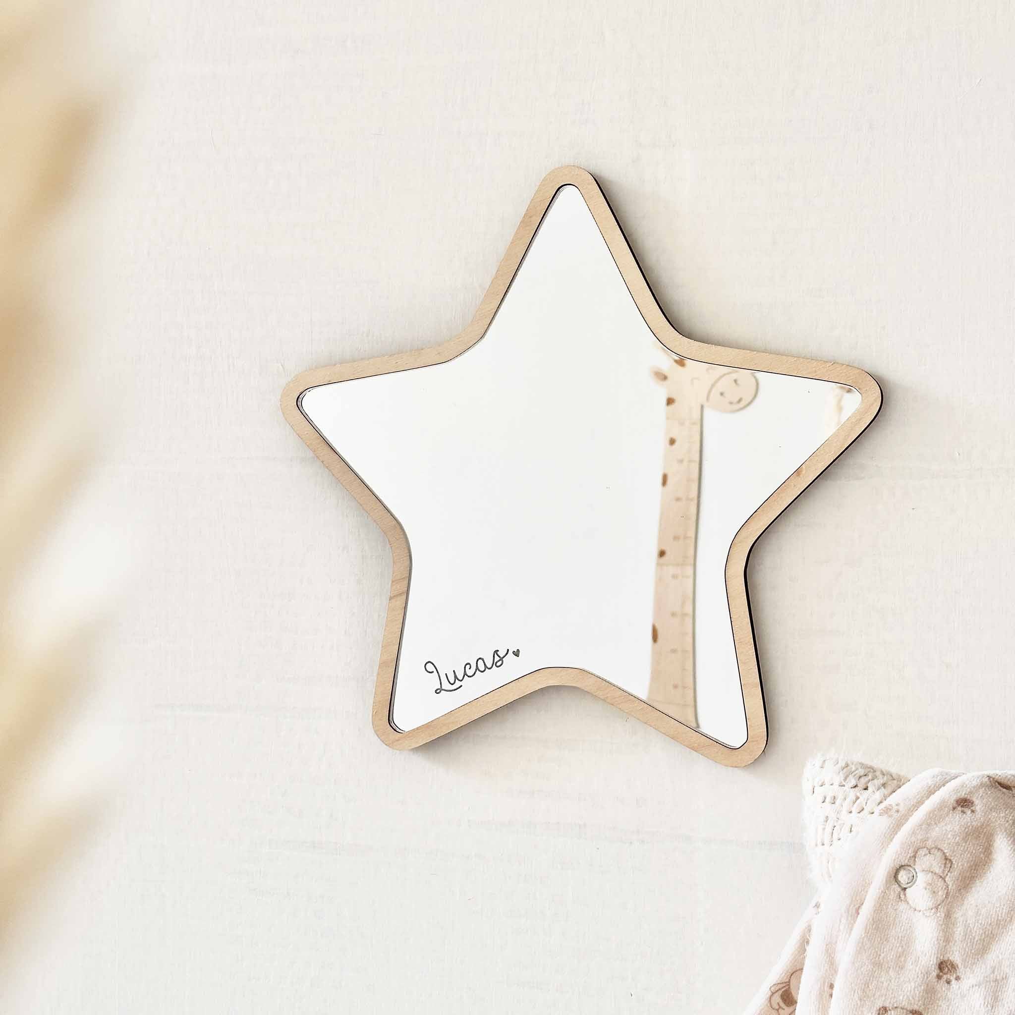 Specchio personalizzabile per cameretta a forma di stella