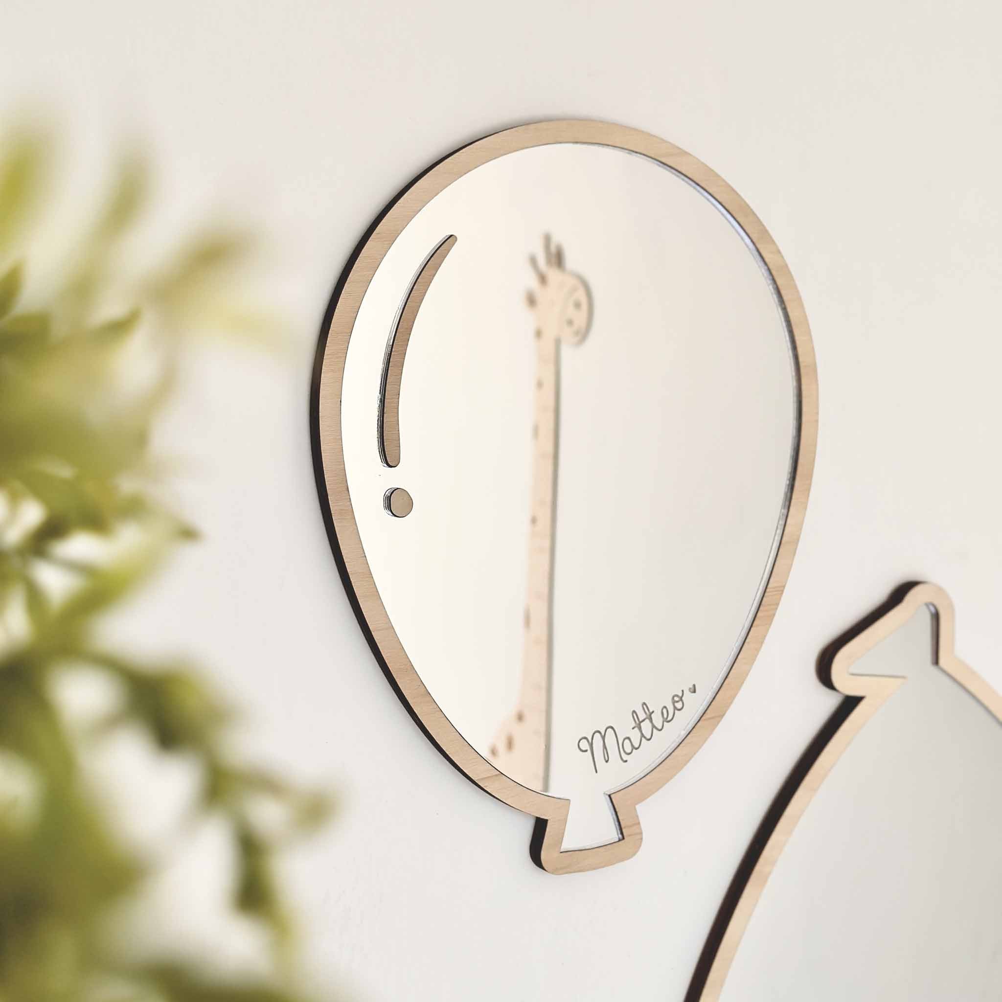 Specchio decorativo per bambini personalizzato con nome a forma di palloncino